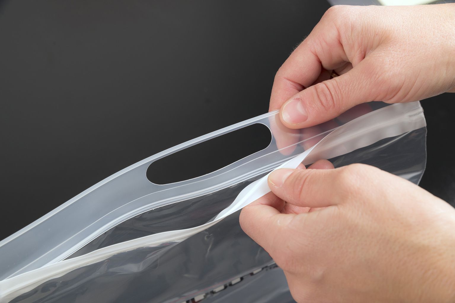 buste con cerniera rigida e foro ovale