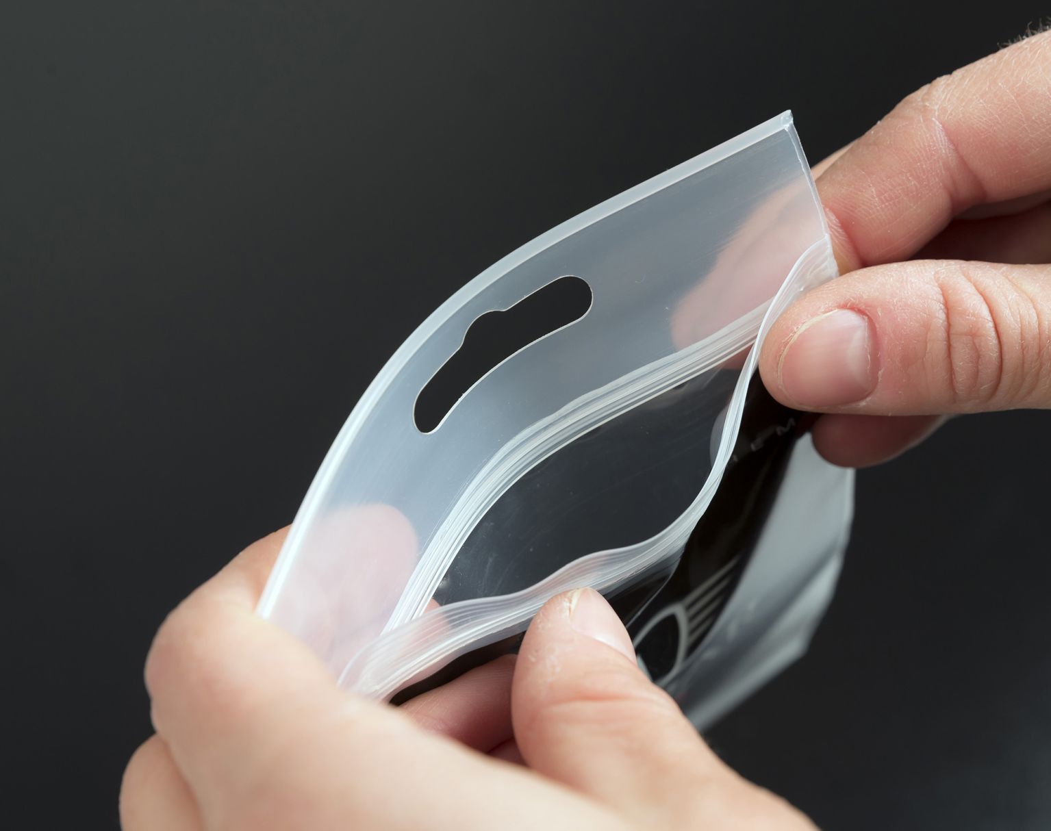 rigid-zipper bags with oval hole